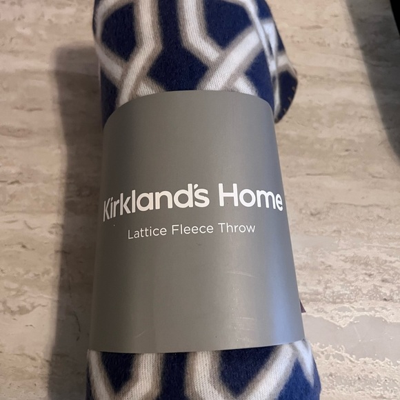 Kirkland’s Lattice Fleece Throw. NWT - Picture 2 of 5